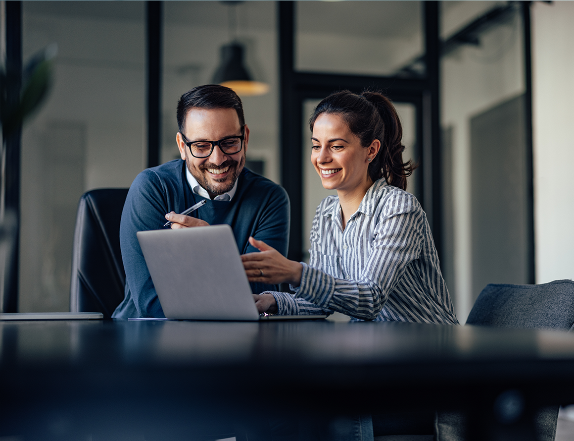 1160×890-meeting-smiling